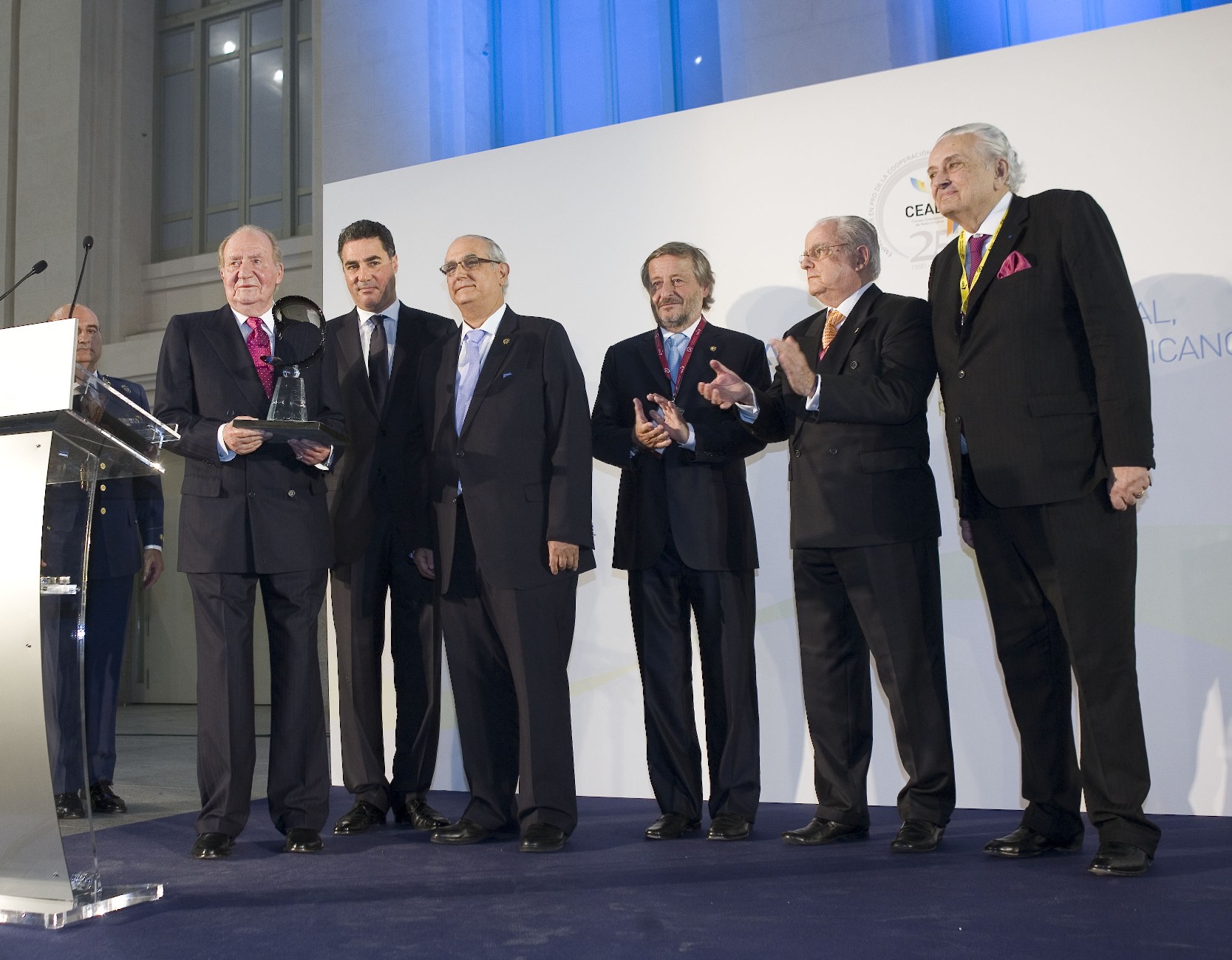 El Rey Don Juan Carlos recibe el Reconocimiento a la Integración Iberoamericana
