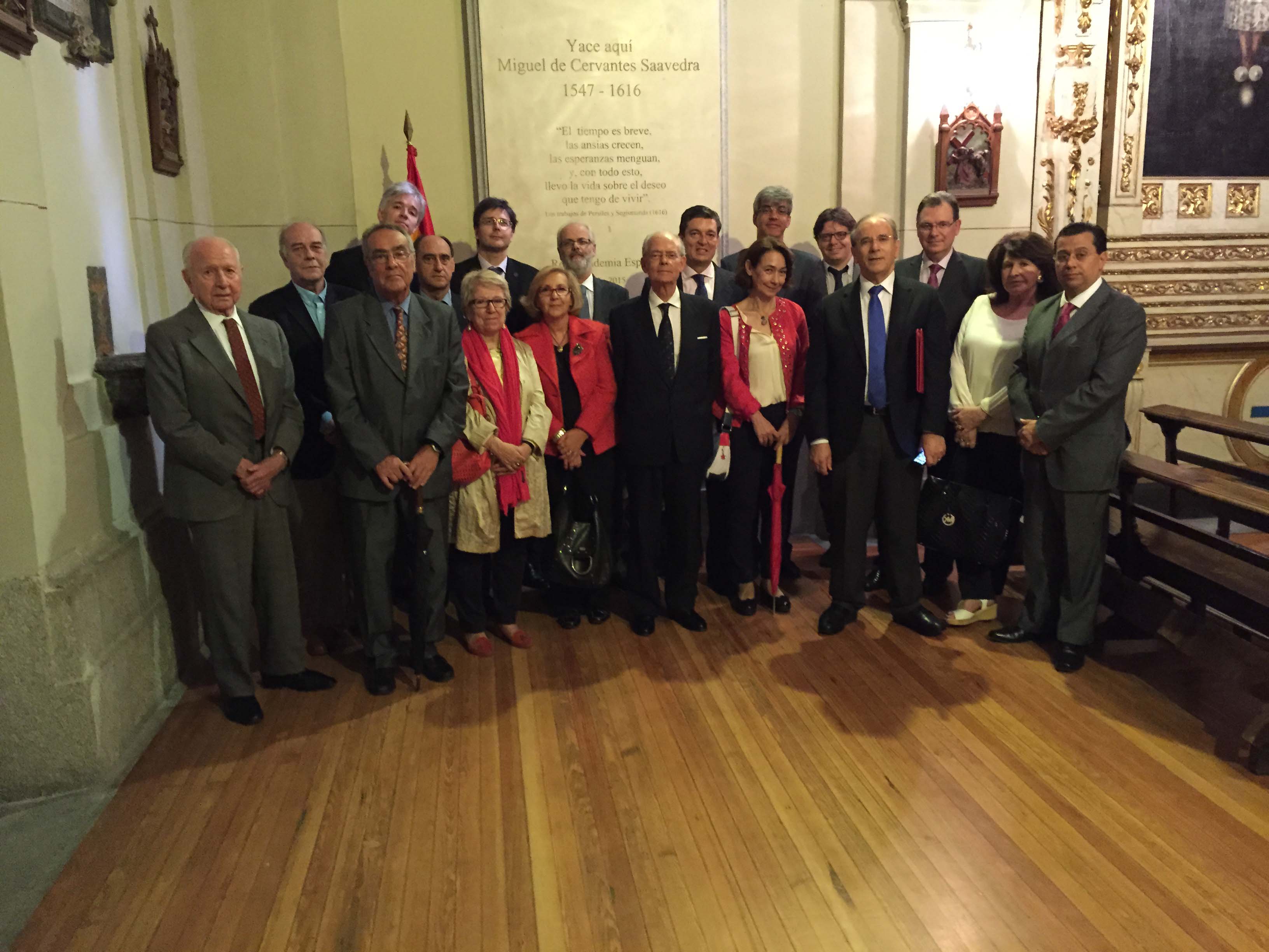 La Comisión Nacional del Homenaje Universal al Idioma Español visita los restos de Miguel de Cervantes