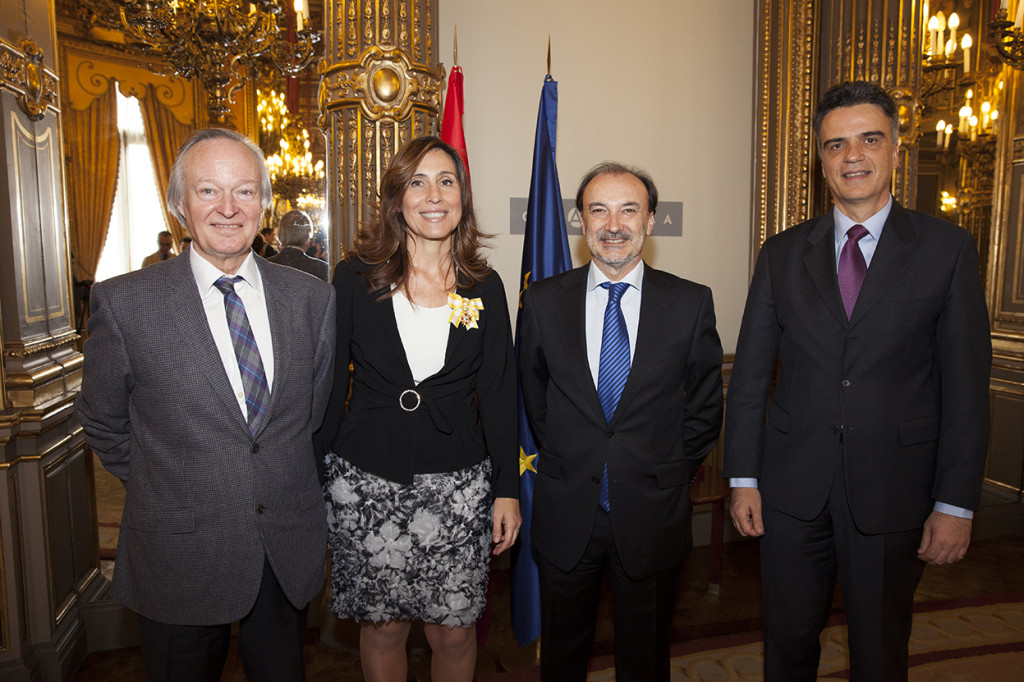 Núria Vilanova recibe la Cruz de Oficial de la Orden de Isabel la Católica