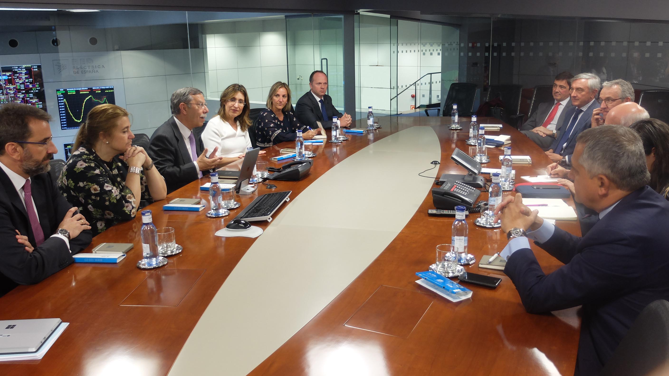 Los socios de CEAPI visitan REE con su presidente, José Folgado