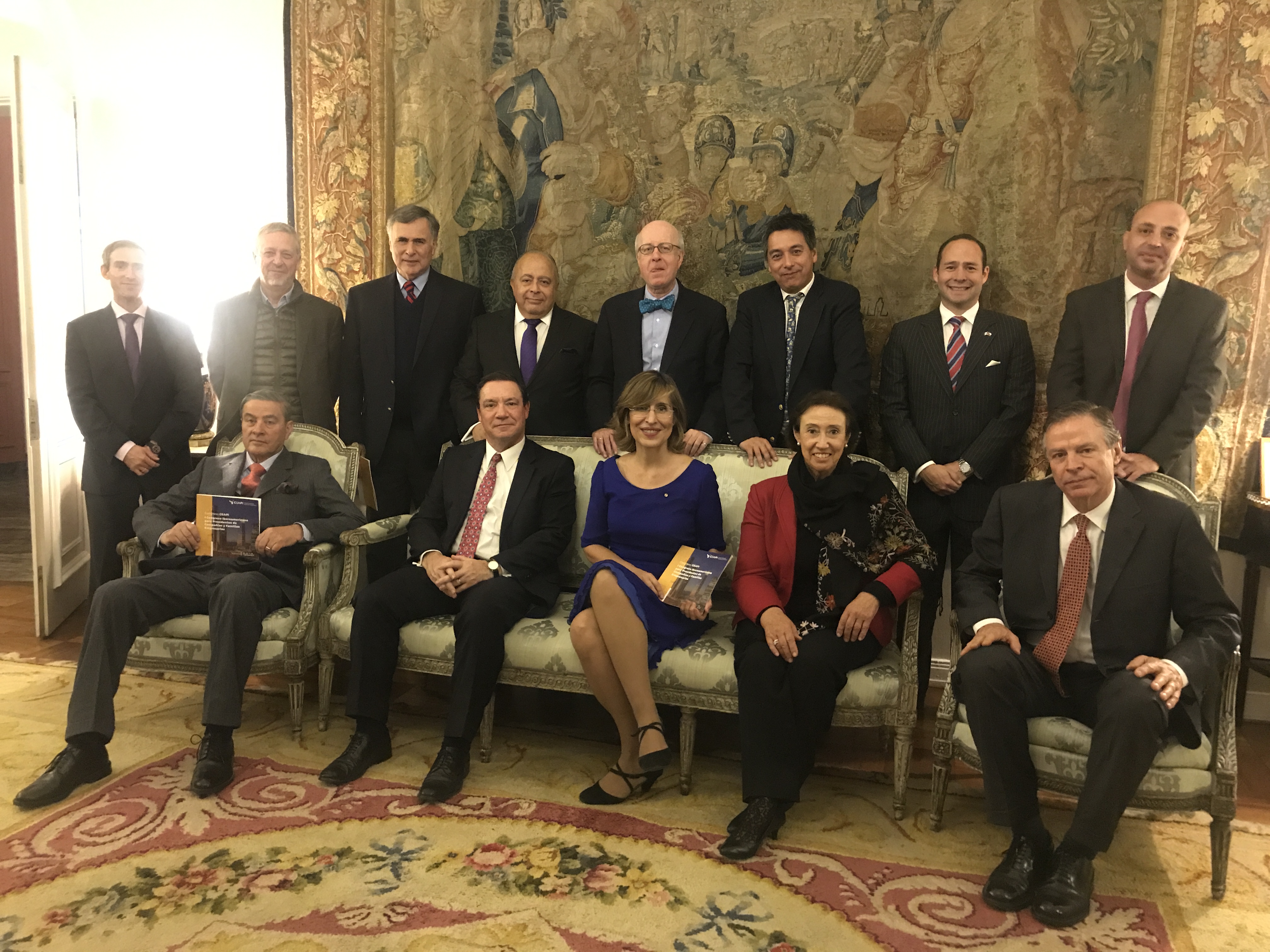 Núria Vilanova presenta el Congreso CEAPI con el embajador de España en Chile