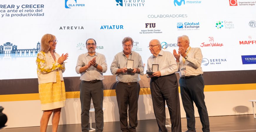 Jaime Gilinski e Isaac Gilinski reciben la Medalla de Honor de CEAPI durante el VII Congreso Iberoamericano