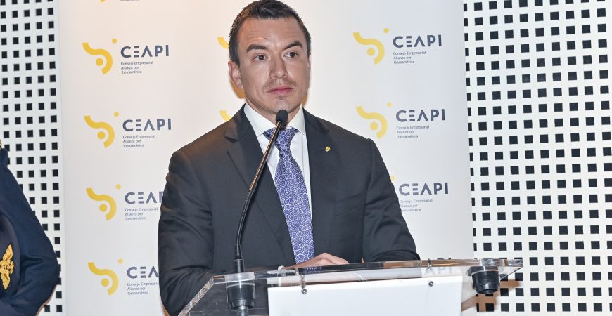 El presidente de Ecuador garantiza seguridad y estabilidad jurídica en un encuentro de CEAPI