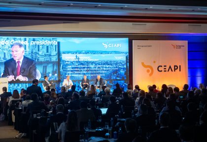 Diálogo y participación, claves en la relación entre Política y Empresa