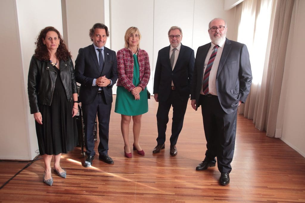 Núria Vilanova y Juan Luis Cebrián presentan CEAPI al empresariado canario
