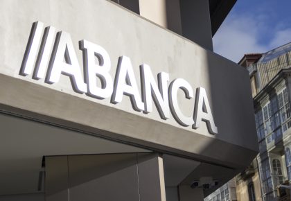 ABANCA dona 150 unidades de cuidados intensivos a los hospitales gallegos a través de la Xunta