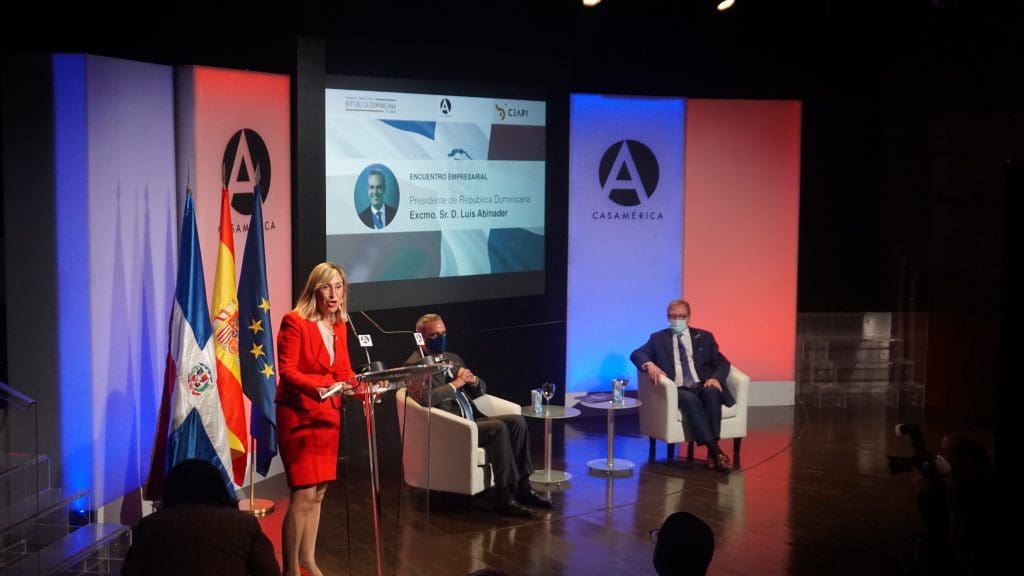 El presidente de República Dominicana, Luis Abinader, alienta a los empresarios españoles a invertir mediante alianzas público-privadas en un marco de estabilidad