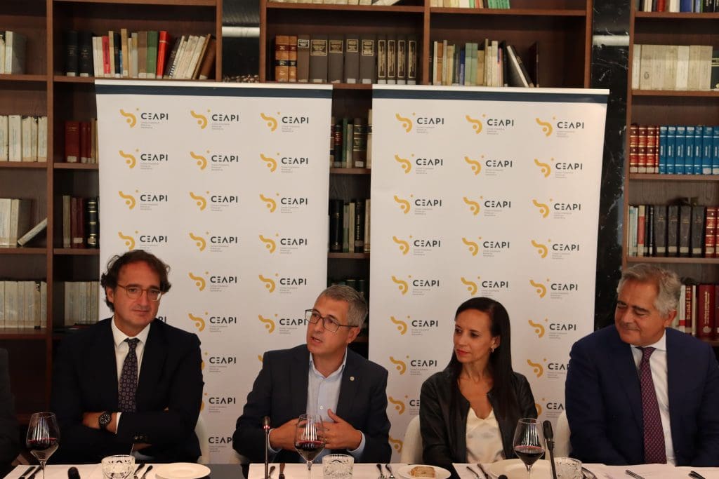 Hugo Morán asegura que “los derechos ambientales merecen tanta protección como los derechos laborales” en un encuentro de CEAPI