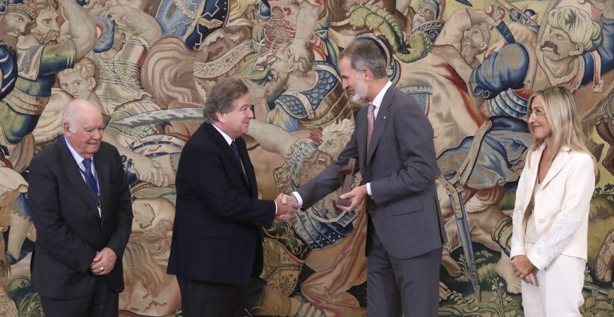 S.M. el Rey entrega el ‘Premio Enrique V. Iglesias’ de CEAPI a Jaime Gilinski por su contribución al crecimiento de Iberoamérica