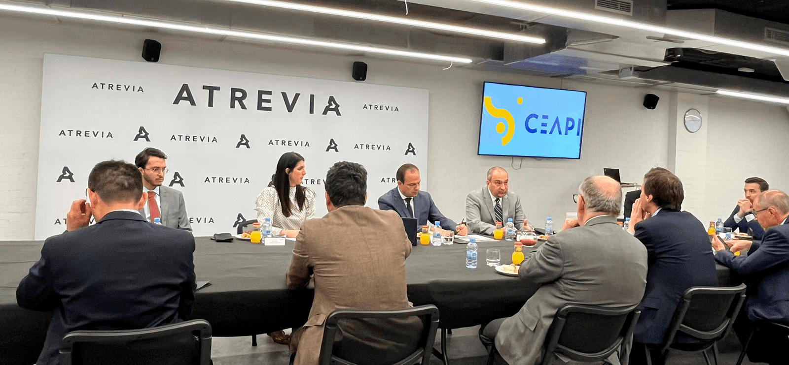 Los socios de CEAPI se reúnen con el viceministro Abdo para fortalecer la relaciones empresariales entre España y Ecuador,