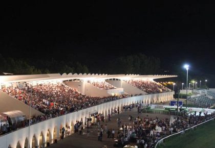 Los socios de CEAPI inauguran la temporada de carreras nocturnas en el Hipódromo de Madrid