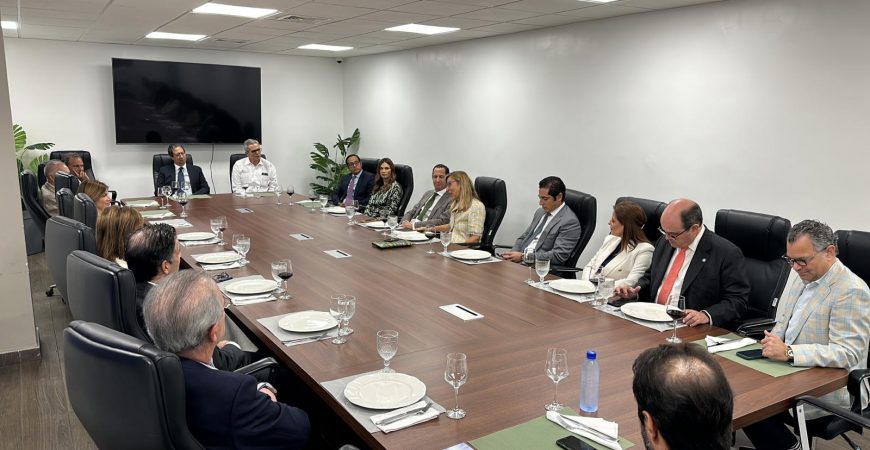Ito Bisonó recibe a Núria Vilanova y los socios de CEAPI en República Dominicana
