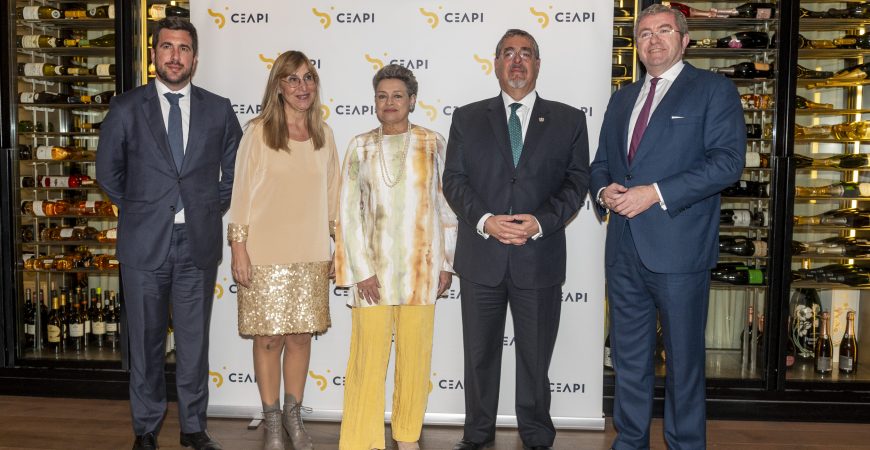 El presidente de Guatemala apuesta por la inversión de capital privado en un encuentro de socios CEAPI