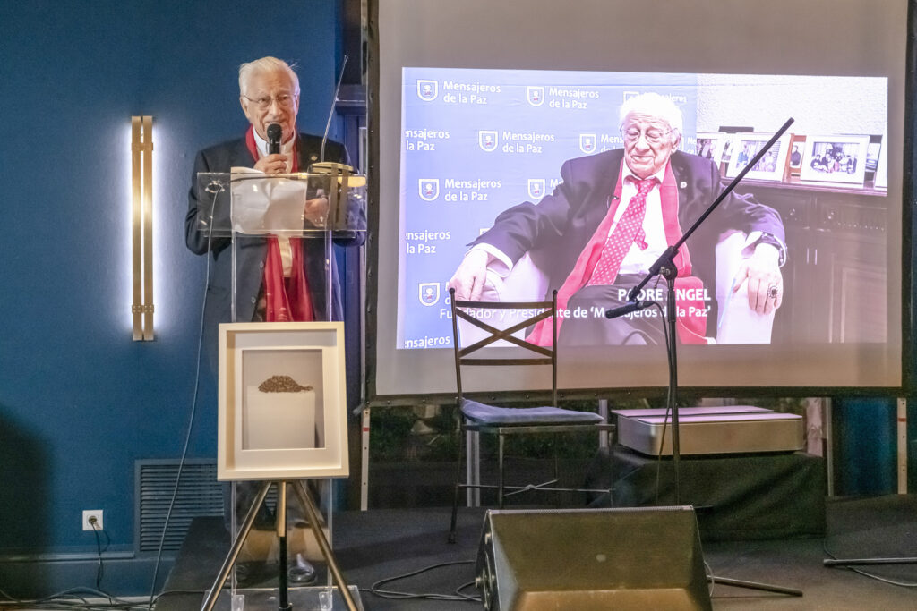 CEAPI participa en el 60 aniversario de Mensajeros de la Paz en una cena solidaria con el Padre Ángel