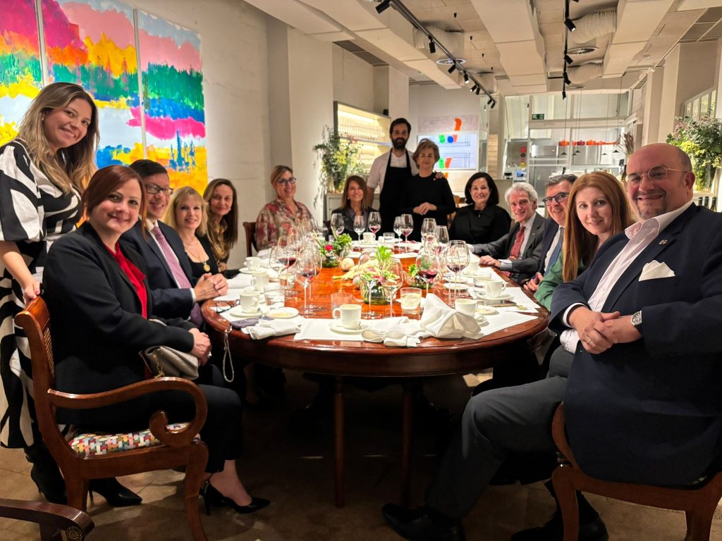 Los empresarios iberoamericanos celebran el primer Club Gourmet CEAPI de 2025 en el restaurante Pabú