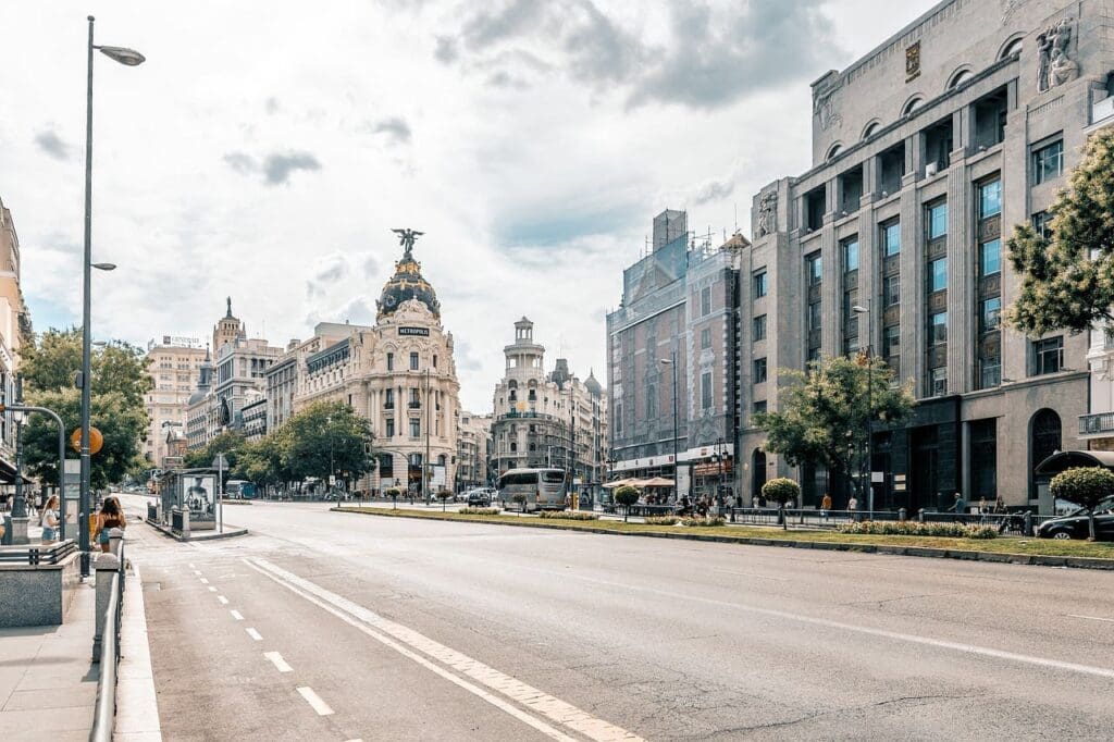 Luis Amodio, Juan Antonio Pérez Simón y Paula Quinteros premiados por hacer de Madrid, Capital de Iberoamérica