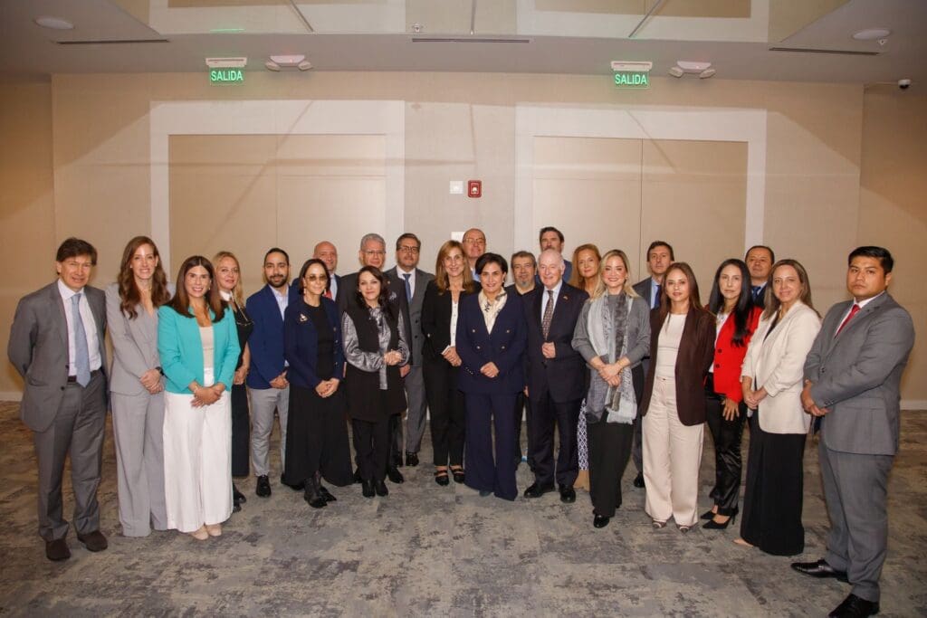 La canciller Gabriela Sommerfeld se reunió con empresarios de CEAPI para exponer el potencial del Ecuador
