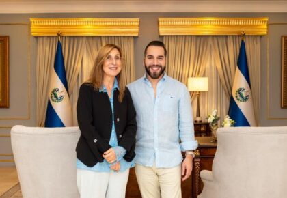 Nayib Bukele analiza con CEAPI el impacto de la inversión y la innovación en el crecimiento del país