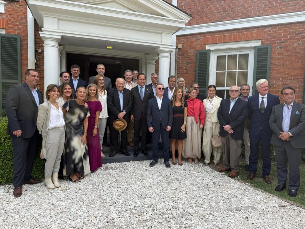 Enrique V. Iglesias recibe a los socios de CEAPI en Uruguay para celebrar su Asamblea Abierta