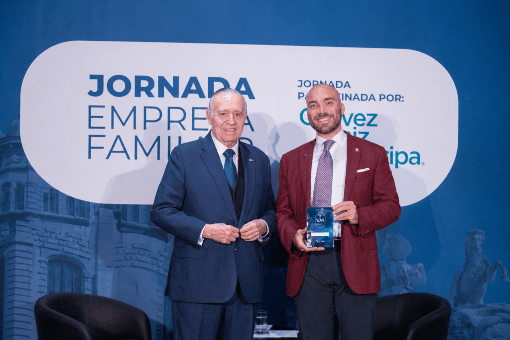 Piero Coen Dávila recibe el Premio al Emprendimiento “Valentín Diez Morodo” de CEAPI